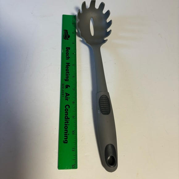 Betty Crocker 5 Pc Set Kitchen utensils spatula’s salad tongs  basting brush - Picture 9 of 15